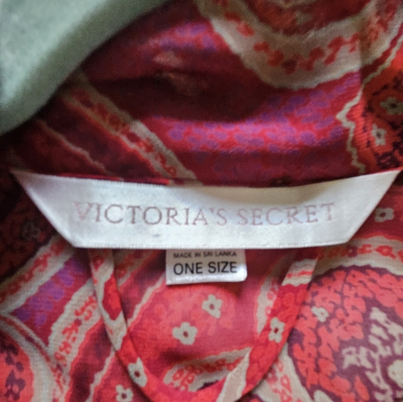 Victoria's secret robe - Picture 3 of 4